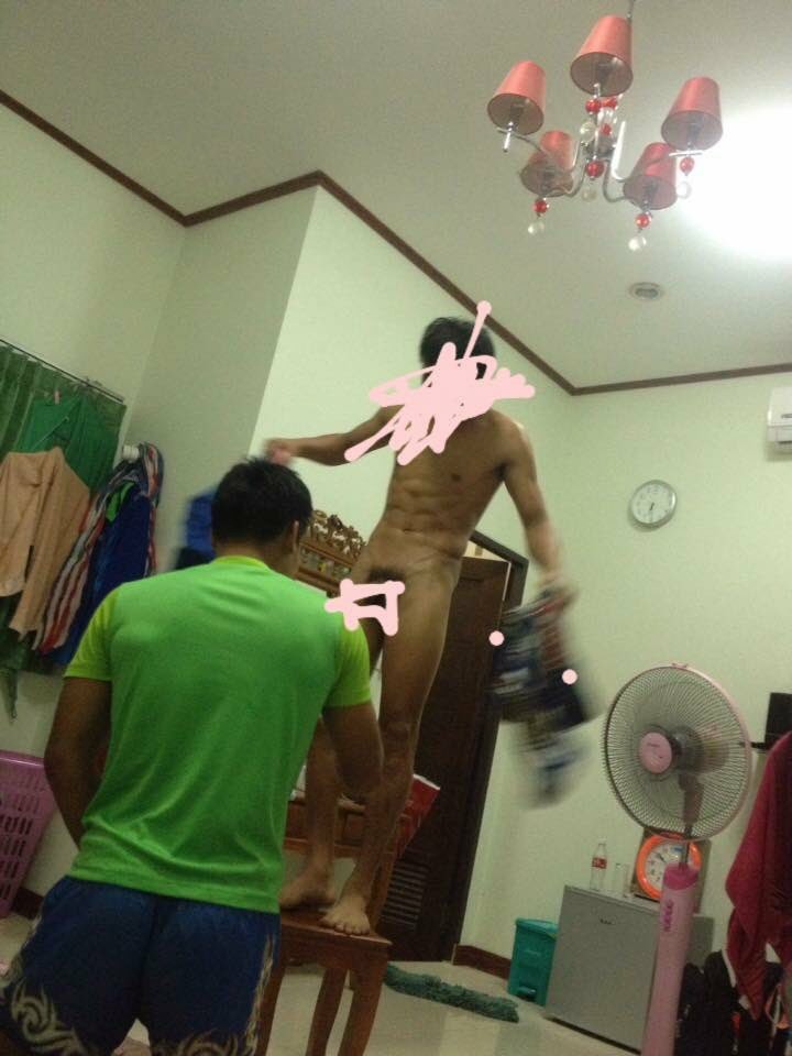 DAw7lyFU0AAe2at.jpg